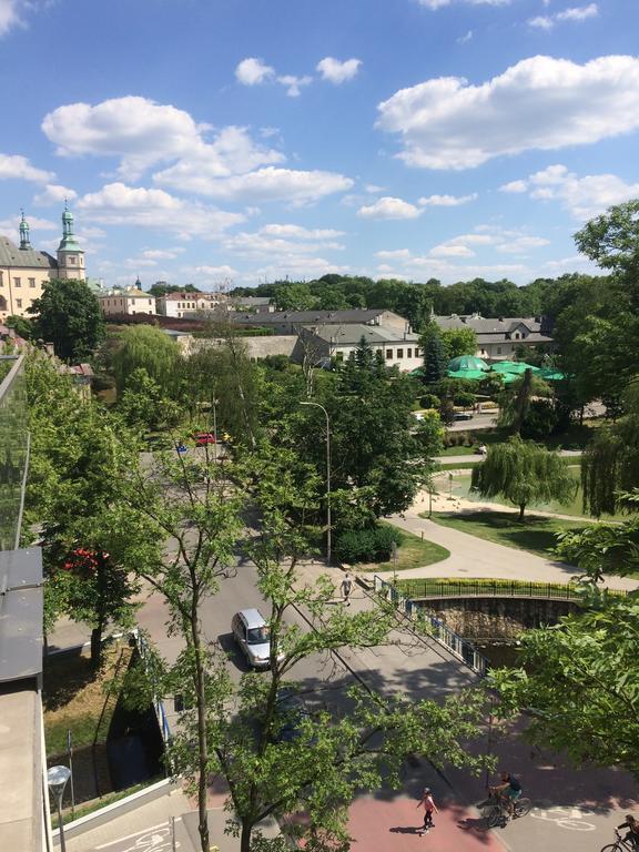Apartament Na Solnej Z Widokiem 凯尔采 外观 照片